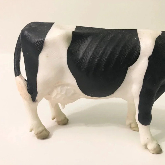 2000 Holstein Cow Schleich Black and White Dairy Milk Farm 5 Inch Long Figure - Picture 3 of 14